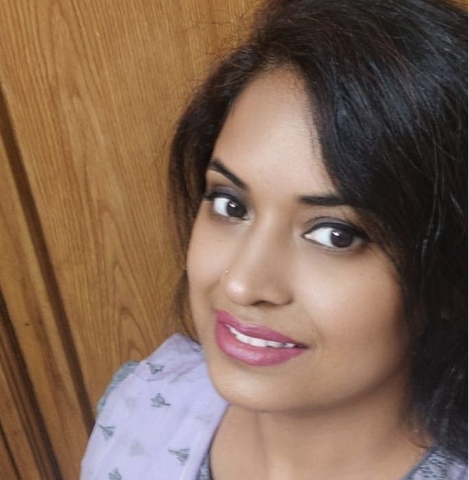 শা র মি ন  মু স্তা রী 